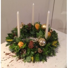 luxe design of the week - candle lit wreath