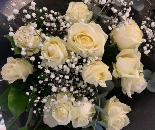 12 cream or pink Roses - Luxury Valentines Bouquet